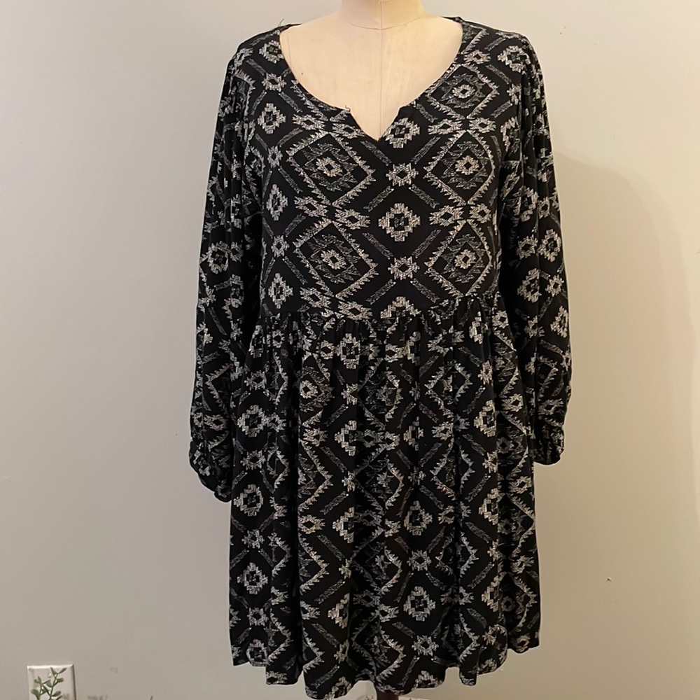 Velvets Womens Black and White Dress - Small
